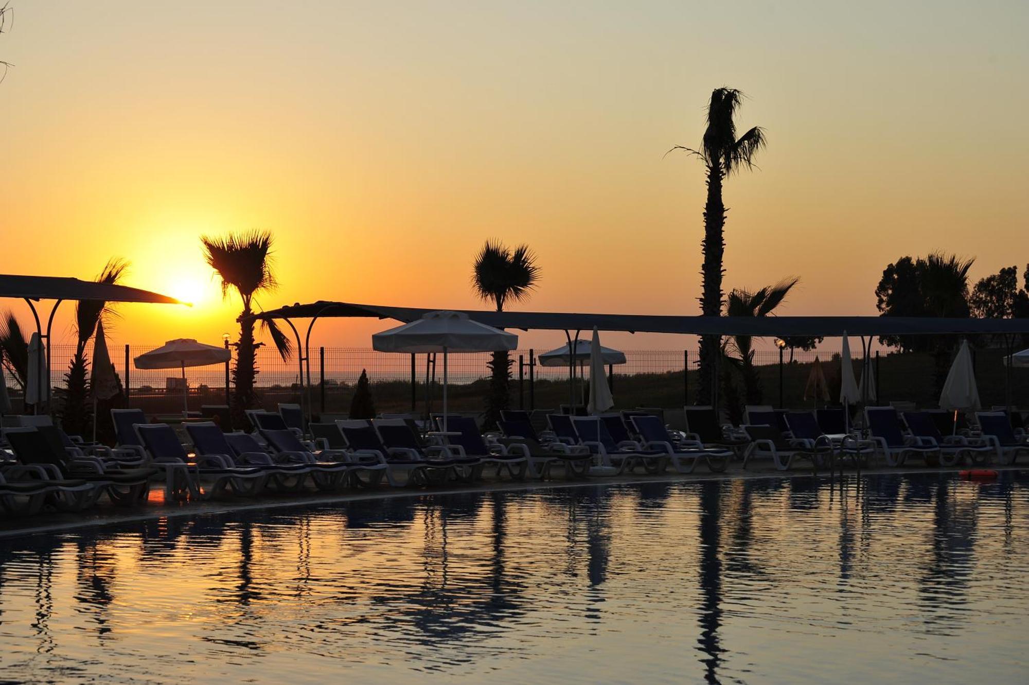 Cenger Beach Resort Spa Kizilot Exterior photo